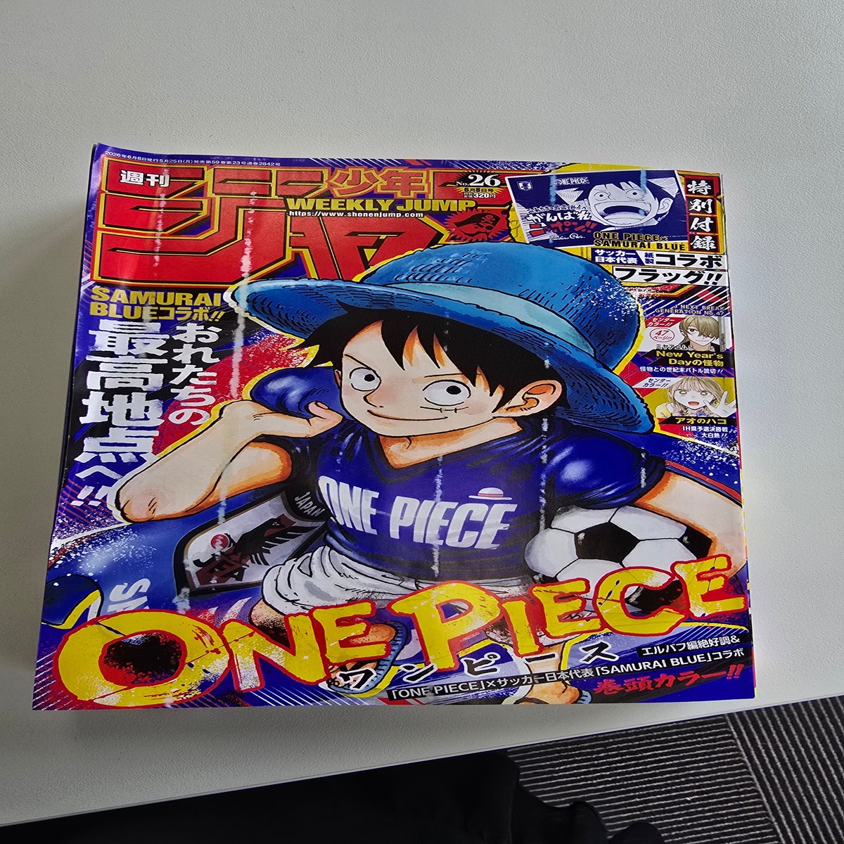 [Damage Item] Weekly Shonen Jump 26 Issue 2026 – One Piece Cover + Bonus One Piece Samurai Blue National Football Collaboration Flag Attachment